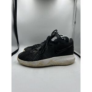 Nike Boys Kyrie Irving Flytrap Black/White Size 6Y Basketball Shoes AA1154-001
